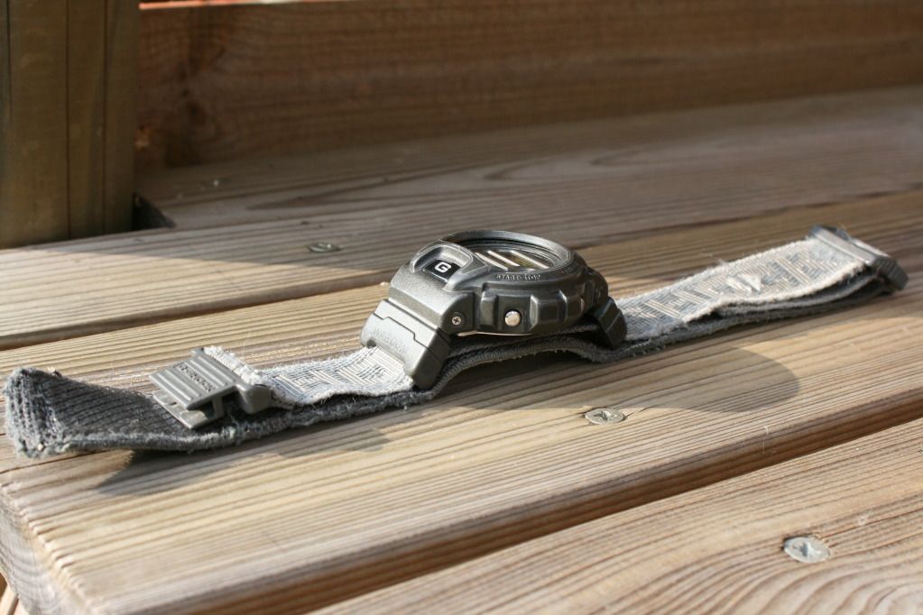 removing g shock strap